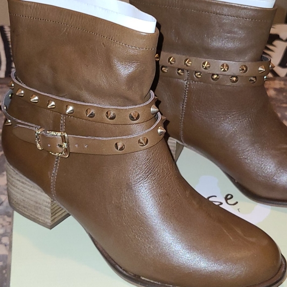 Matisse Rocker Slip On Ankle Booties - Picture 2 of 16